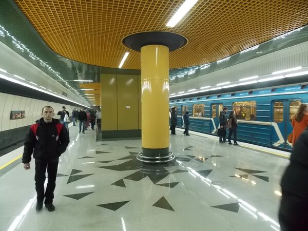 Станция метро Грушевка