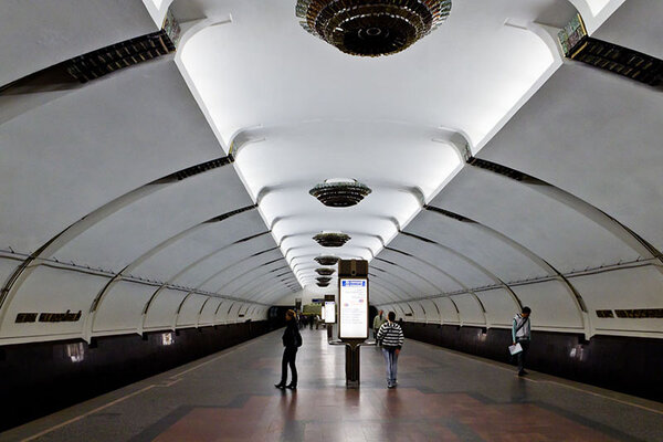 Станция метро «Парк Челюскинцев»