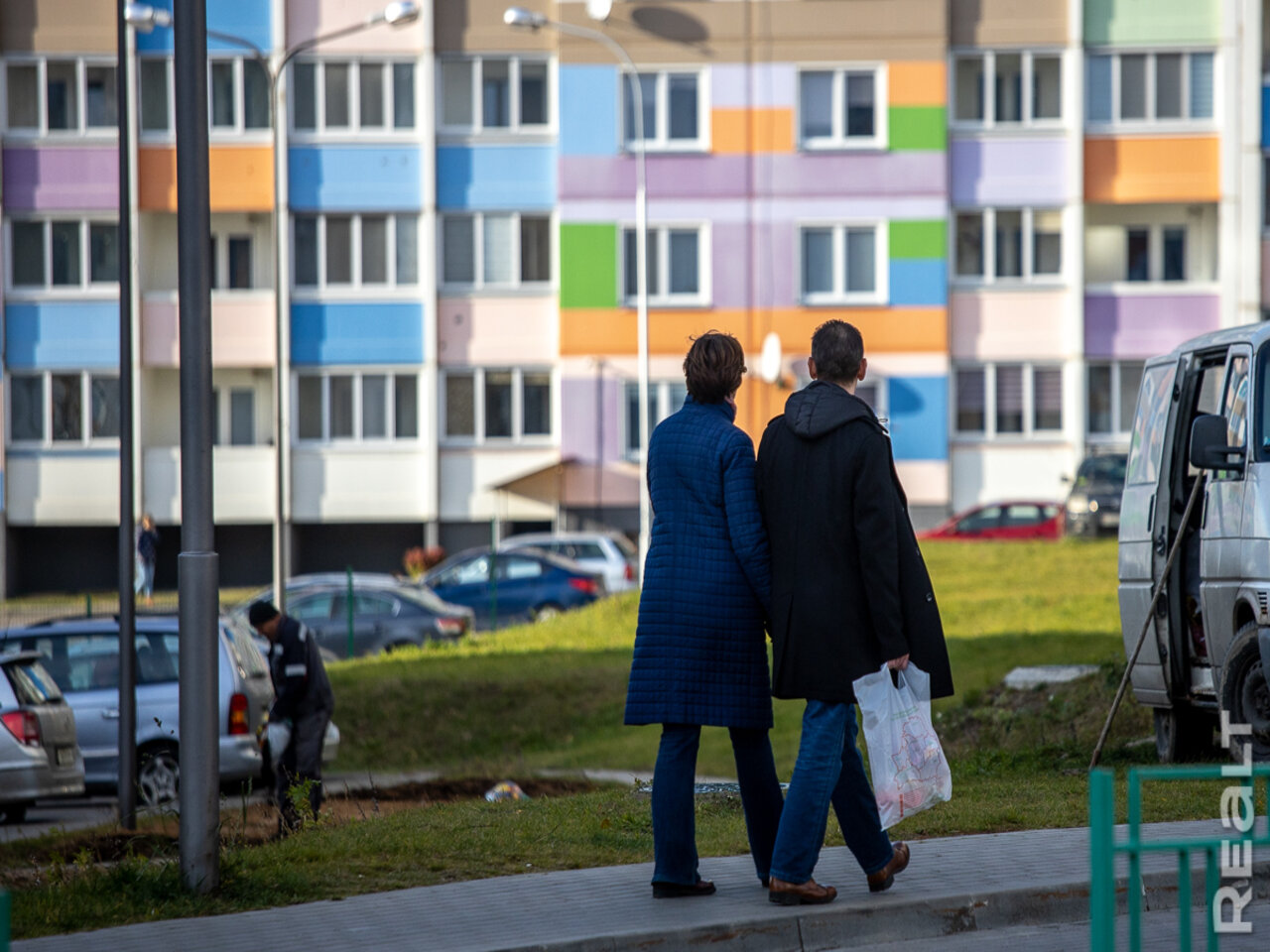 «Напрягает работать водителем у своих детей». Побывали в агрогородке Прилуки,  где новые квартиры стоят от $ 800 за метр — последние Новости на Realt