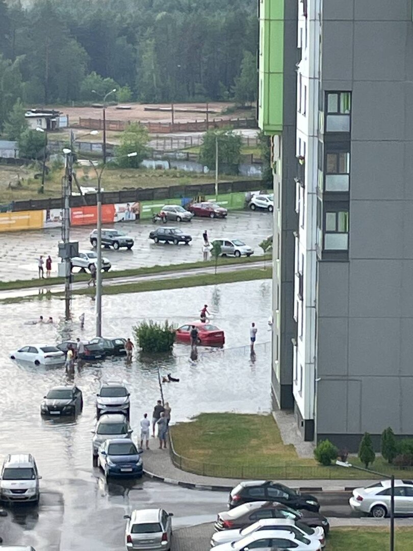 Из-за воды заглючила электрика, машину отвез в ремонт». Жители Новой  Боровой рассказали о последствиях потопа — последние Новости на Realt